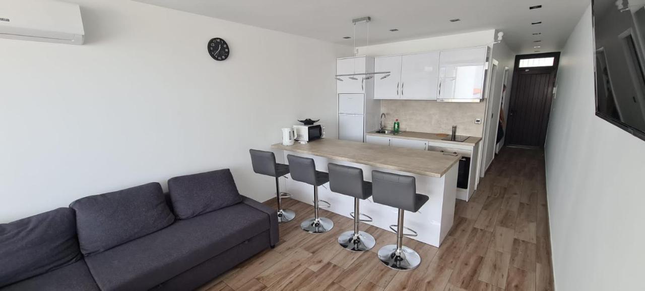 ארונה Family Comfortable Apartment מראה חיצוני תמונה