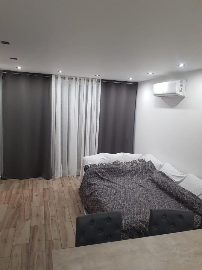 ארונה Family Comfortable Apartment מראה חיצוני תמונה