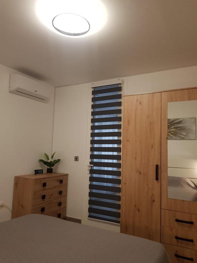 ארונה Family Comfortable Apartment מראה חיצוני תמונה