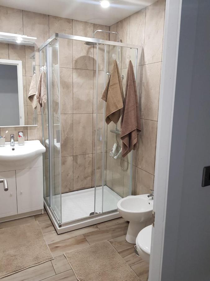 ארונה Family Comfortable Apartment מראה חיצוני תמונה