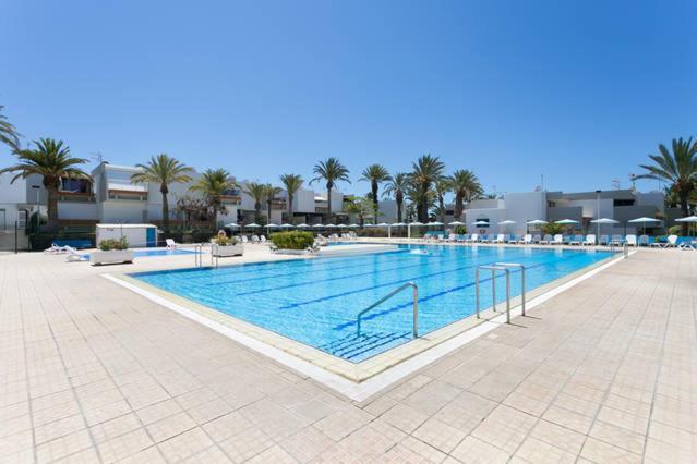 ארונה Family Comfortable Apartment מראה חיצוני תמונה