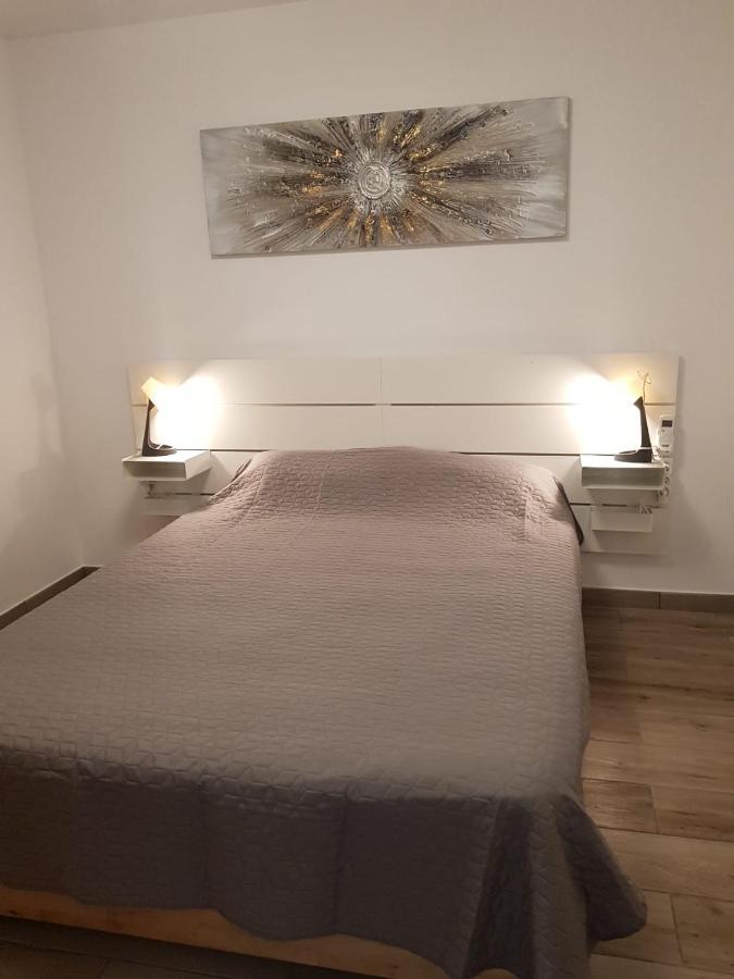 ארונה Family Comfortable Apartment מראה חיצוני תמונה